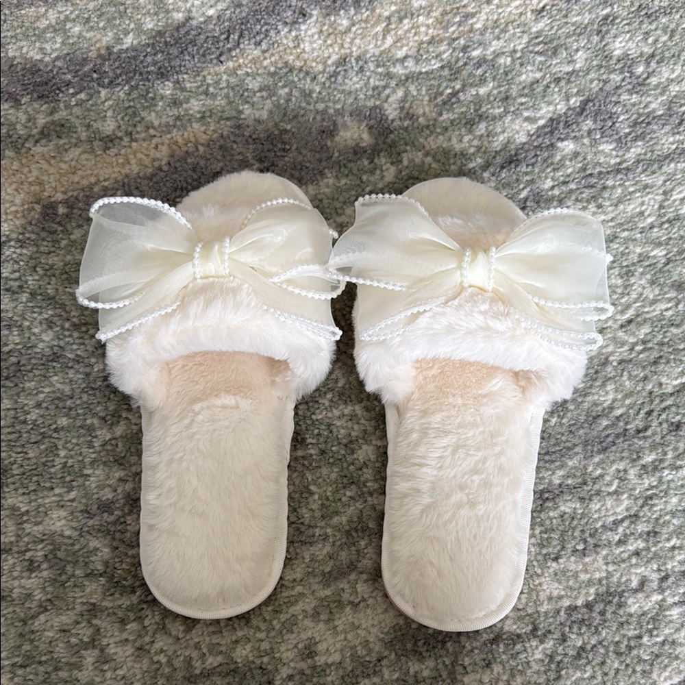 **SOLD** Elegant Cream Fur Slippers with Bow